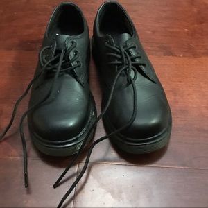 Doc Martin’s Oxford style